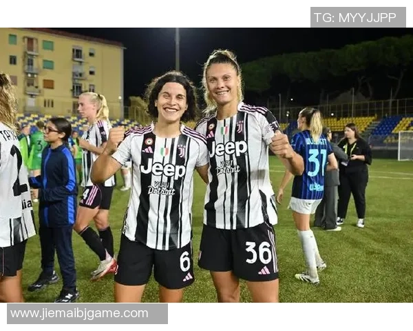 奥沙利文与足球巨星同框合影展现体育跨界友谊的精彩瞬间 奥沙利文与足球巨星同框合影展现体育跨界友谊的精彩瞬间