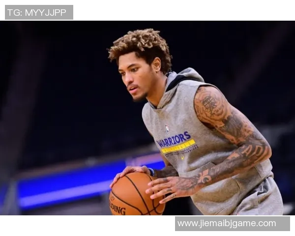 年轻足球球星帅气风采大放异彩引领新时代潮流魅力与实力并存