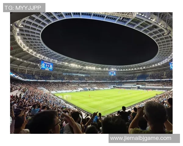 足球巨星私下聚会豪饮展现球场外真实一面引发热议