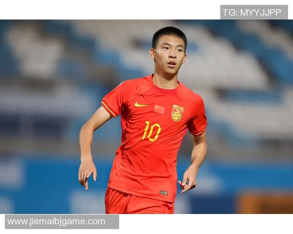 足球球星展现极致力量与速度 完美肌肉助力赛场制胜